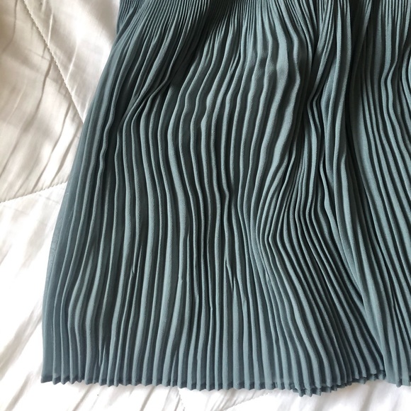 SOLD H&M Pleated Skirt - Picture 2 of 5